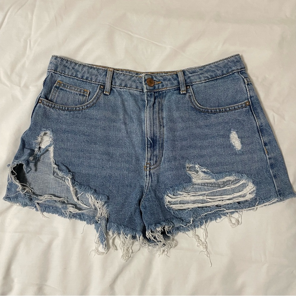 Forever 21 High-Waisted Ripped Jean Shorts Size 29